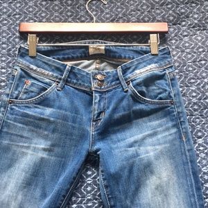 Hudson jeans cropped w/frayed bottoms , Sz.26